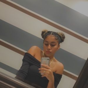 Meet your Posher, Kelly